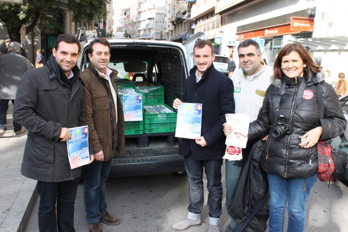 NNGG-Ab dona 90kg de alimentos y 50 litros de leche.