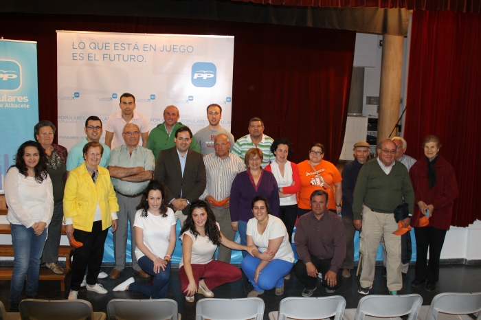 «Debemos votar al partido que está demostrando tener propuestas creíbles y acertadas», dijo Gallego en una reunión mantenida en Lezuza.