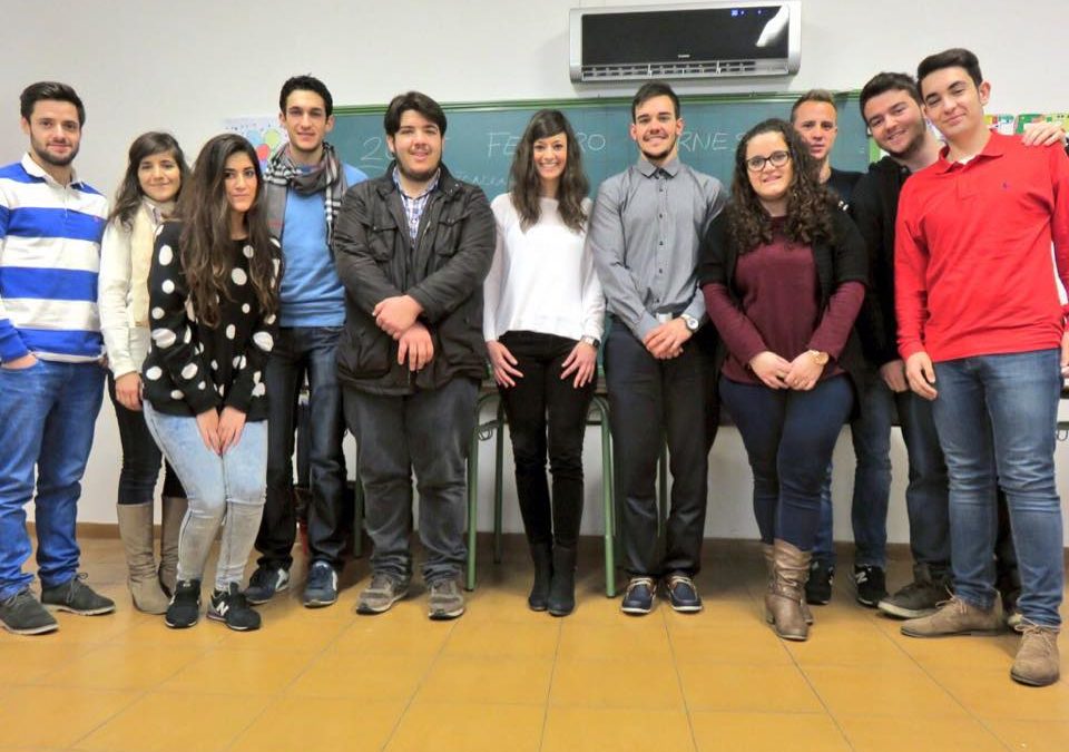 “Somos de la casta de los hombres y mujeres que luchan por que su país siga adelante con progreso”. Reunión comarcal de NNGG-Manchuela en Valdeganga.