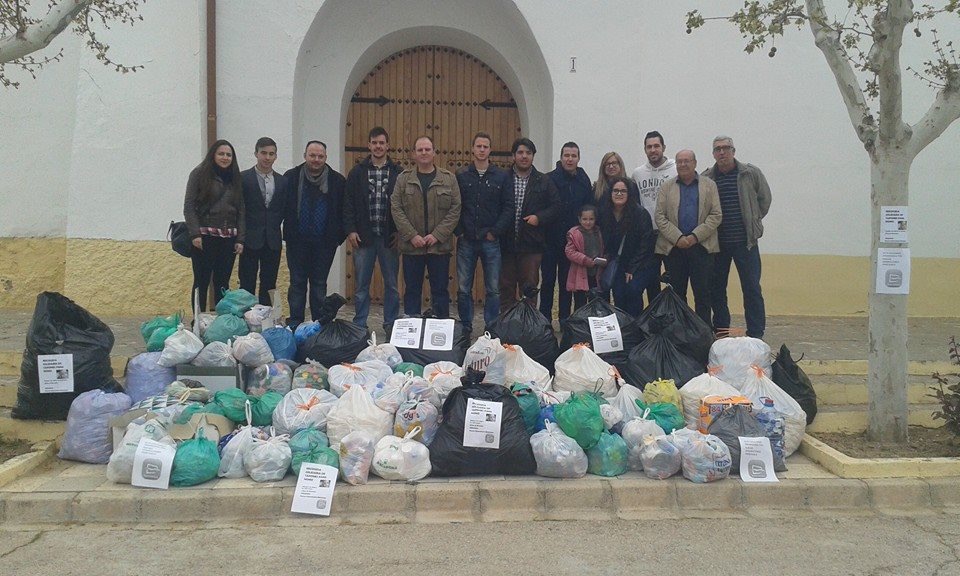 Nuevas Generaciones Manchuela finalizan con éxito la campaña benéfica de recogida de tapones en favor de Nono.