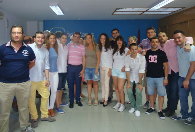 Nuevas Generaciones de Albacete capital, estuvo presente en una reunión con Javier Cuenca.